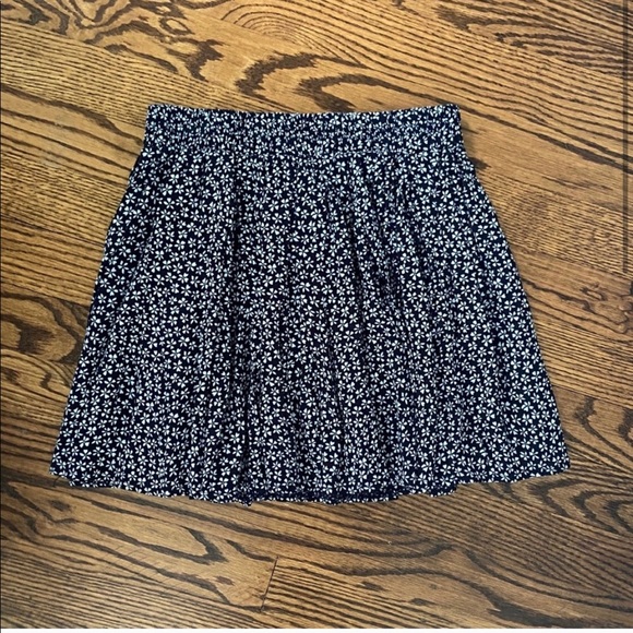 Brandy Melville Mini Skirt - Picture 2 of 4